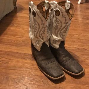 Justin men’s cowboy boots lightly worn